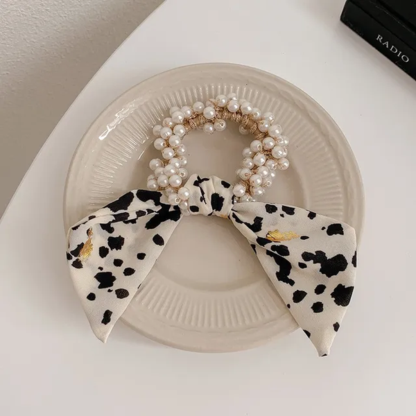 Pearl Monochrome Scrunchie (White)