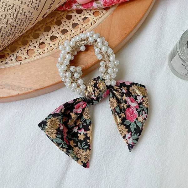 Pearl Floral Scrunchie (Black)